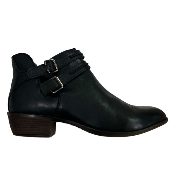 Diba Shoes - Diba Lovebug Leather Cut-Out Bootie size 9 in Black
